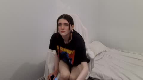 emilyfox5 online show from November 18, 2:06 am