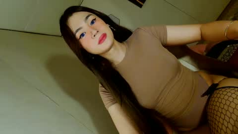 Snapshot of emilyfuckers chatting on November 12, 10:04 am ariane online show from November 12, 10:04 am