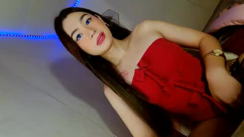 Snapshot of emilyfuckers chatting on November 21, 8:46 am ariane online show from November 21, 8:46 am