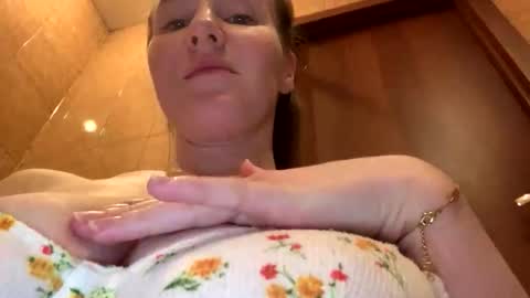 emilygibbes online show from May 6, 3:24 am