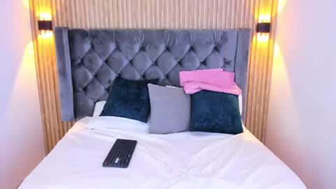 emilygracce online show from July 20, 12:51 pm