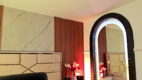 Emily Hendrix online show from February 23, 2:14 pm