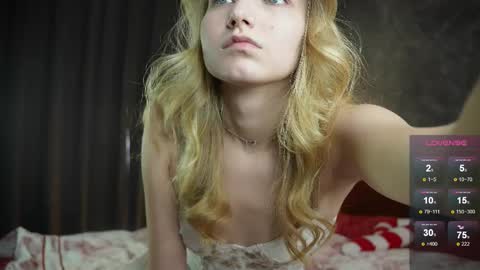 Snapshot of emilyhewell chatting on February 18, 11:11 am Emi online show from February 18, 11:11 am