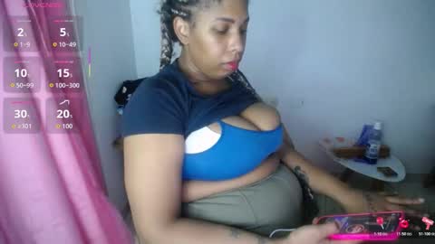 Snapshot of emilyhines__ chatting on November 7, 9:59 pm Emilyhines online show from November 7, 9:59 pm