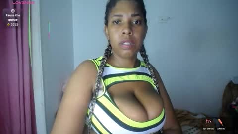 Snapshot of emilyhines__ chatting on November 13, 10:30 pm Emilyhines online show from November 13, 10:30 pm