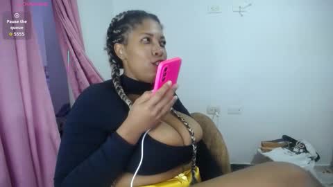 Snapshot of emilyhines__ chatting on November 14, 11:24 pm Emilyhines online show from November 14, 11:24 pm