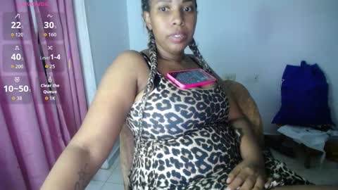 Snapshot of emilyhines__ chatting on November 19, 10:21 pm Emilyhines online show from November 19, 10:21 pm