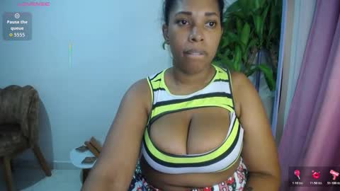 Snapshot of emilyhines__ chatting on November 25, 10:54 pm Emilyhines online show from November 25, 10:54 pm