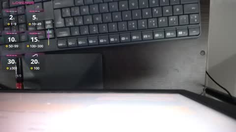 Snapshot of emilyhines__ chatting on December 4, 1:04 am Emilyhines online show from December 4, 1:04 am