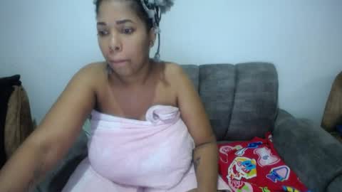 Snapshot of emilyhines__ chatting on June 7, 9:40 pm Emilyhines online show from June 7, 9:40 pm