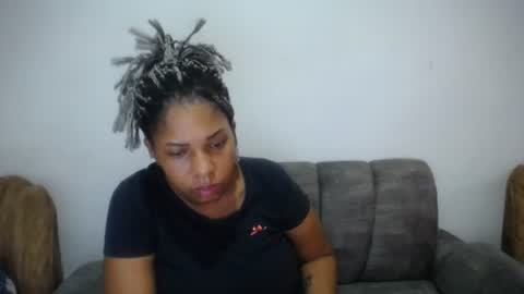 Snapshot of emilyhines__ chatting on June 11, 9:13 pm Emilyhines online show from June 11, 9:13 pm
