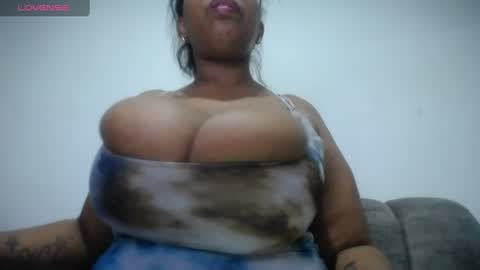 Snapshot of emilyhines__ chatting on July 12, 8:11 pm Emilyhines online show from July 12, 8:11 pm
