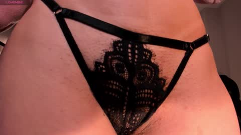 Snapshot of emilyjohnsonx chatting on November 18, 2:50 am Emily online show from November 18, 2:50 am