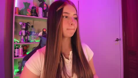 Snapshot of emilykarterr chatting on December 31, 4:14 pm VALEEEN online show from December 31, 4:14 pm