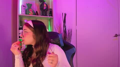 Snapshot of emilykarterr chatting on January 16, 3:56 pm VALEEEN online show from January 16, 3:56 pm