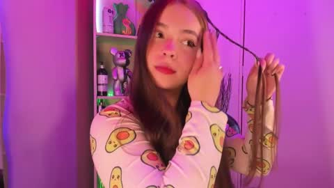 Snapshot of emilykarterr chatting on January 17, 3:53 pm VALEEEN online show from January 17, 3:53 pm