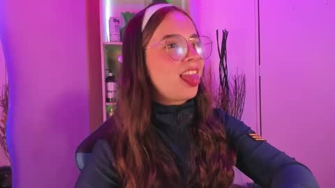 Snapshot of emilykarterr chatting on January 18, 3:38 pm VALEEEN online show from January 18, 3:38 pm