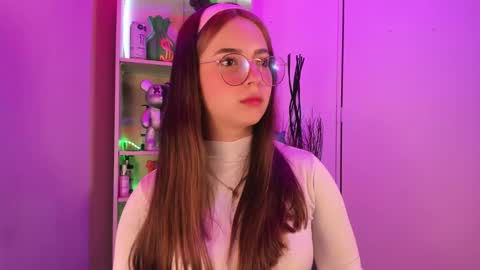 Snapshot of emilykarterr chatting on January 23, 3:54 pm VALEEEN online show from January 23, 3:54 pm