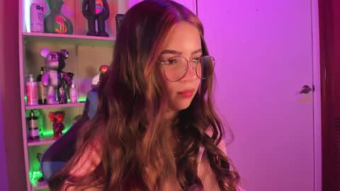 Snapshot of emilykarterr chatting on January 26, 3:47 pm VALEEEN online show from January 26, 3:47 pm