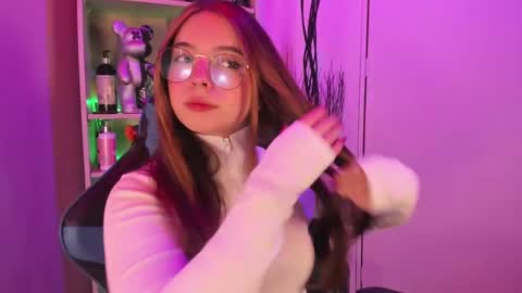 Snapshot of emilykarterr chatting on February 1, 3:50 pm VALEEEN online show from February 1, 3:50 pm