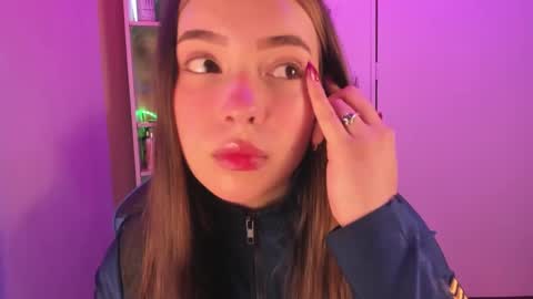 Snapshot of emilykarterr chatting on February 9, 3:56 pm VALEEEN online show from February 9, 3:56 pm