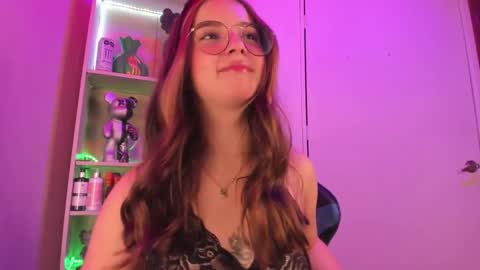 Snapshot of emilykarterr chatting on February 12, 4:00 pm VALEEEN online show from February 12, 4:00 pm