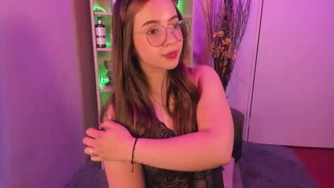 Snapshot of emilykarterr chatting on February 12, 7:02 pm VALEEEN online show from February 12, 7:02 pm