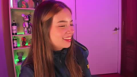 Snapshot of emilykarterr chatting on February 16, 4:10 pm VALEEEN online show from February 16, 4:10 pm