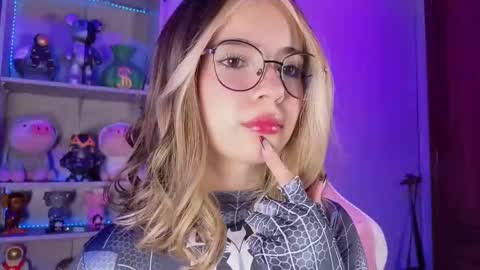 Snapshot of emilykarterr chatting on September 9, 4:39 pm VALEEEN online show from September 9, 4:39 pm