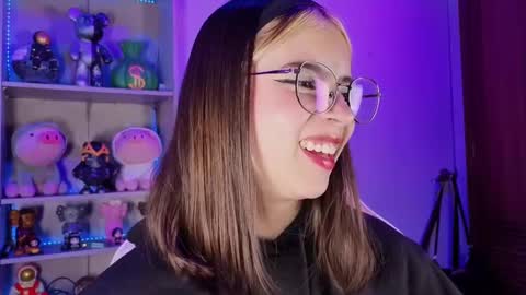 Snapshot of emilykarterr chatting on September 17, 4:52 pm VALEEEN online show from September 17, 4:52 pm