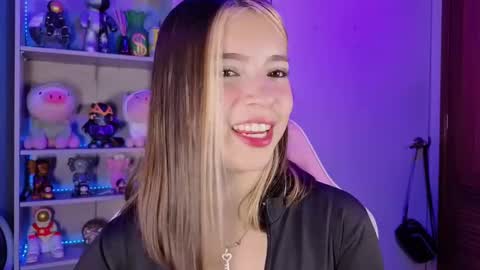 Snapshot of emilykarterr chatting on October 2, 4:25 pm VALEEEN online show from October 2, 4:25 pm