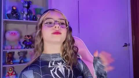 Snapshot of emilykarterr chatting on October 13, 4:29 pm VALEEEN online show from October 13, 4:29 pm