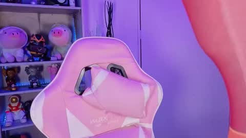 Snapshot of emilykarterr chatting on November 28, 4:42 pm VALEEEN online show from November 28, 4:42 pm