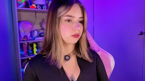 Snapshot of emilykarterr chatting on May 9, 3:28 pm VALEEEN online show from May 9, 3:28 pm