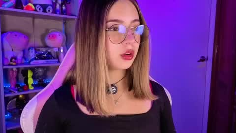 Snapshot of emilykarterr chatting on May 14, 2:46 pm VALEEEN online show from May 14, 2:46 pm