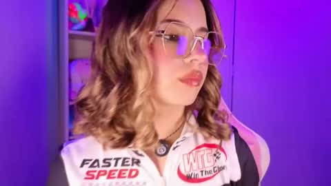 Snapshot of emilykarterr chatting on May 27, 3:09 pm VALEEEN online show from May 27, 3:09 pm