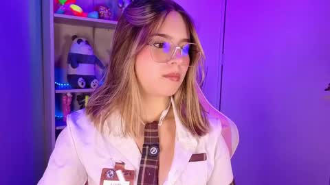 Snapshot of emilykarterr chatting on May 28, 3:20 pm VALEEEN online show from May 28, 3:20 pm