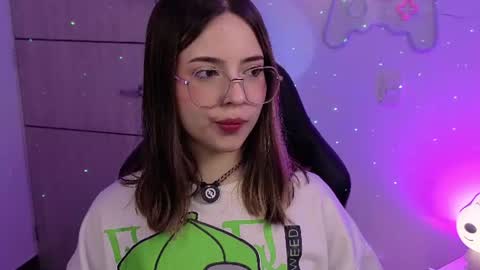 Snapshot of emilykarterr chatting on June 23, 2:48 pm VALEEEN online show from June 23, 2:48 pm