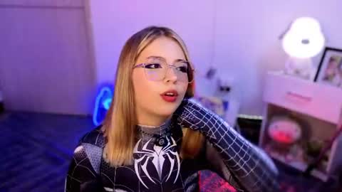 Snapshot of emilykarterr chatting on August 3, 4:55 pm VALEEEN online show from August 3, 4:55 pm