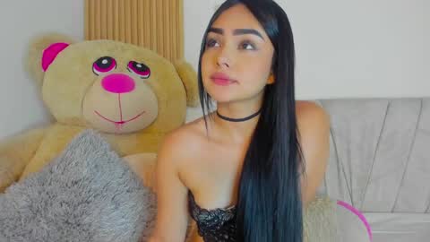 Snapshot of emilylittle___ chatting on April 20, 10:33 pm EMI online show from April 20, 10:33 pm