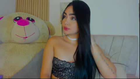 Snapshot of emilylittle___ chatting on April 24, 9:06 pm EMI online show from April 24, 9:06 pm