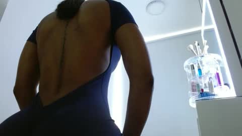 emily monrro online show from December 4, 4:05 pm