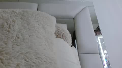 emily monrro online show from December 4, 7:12 pm