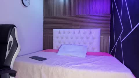 Snapshot of emilymora1_ chatting on May 20, 4:51 am emilymora1_ online show from May 20, 4:51 am