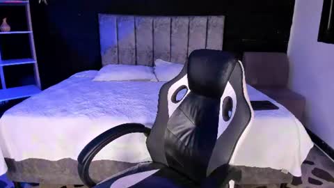 Snapshot of emilymora1_ chatting on June 29, 4:52 am emilymora1_ online show from June 29, 4:52 am