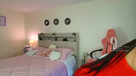 Snapshot of emilyn_keatting chatting on March 8, 2:01 am Em online show from March 8, 2:01 am