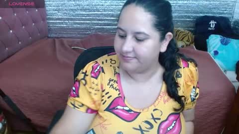 Snapshot of emilynessa_ chatting on May 6, 2:33 pm emily nessa online show from May 6, 2:33 pm