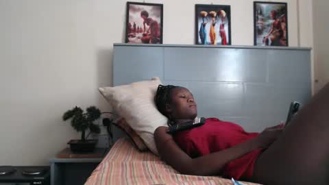 Emilly online show from February 19, 7:39 am