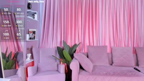 Snapshot of emilyrighter chatting on December 5, 10:44 am Hey i am  Emily     am -  pm online show from December 5, 10:44 am