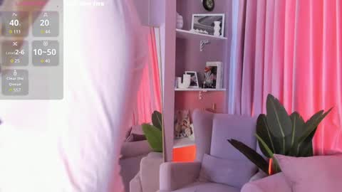 Snapshot of emilyrighter chatting on December 7, 11:40 am Hey i am  Emily     am -  pm online show from December 7, 11:40 am